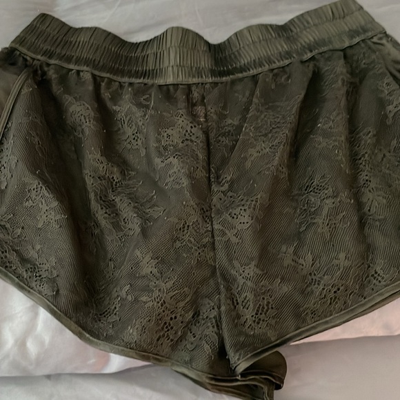 VS - black lace top and bottom - Picture 6 of 9